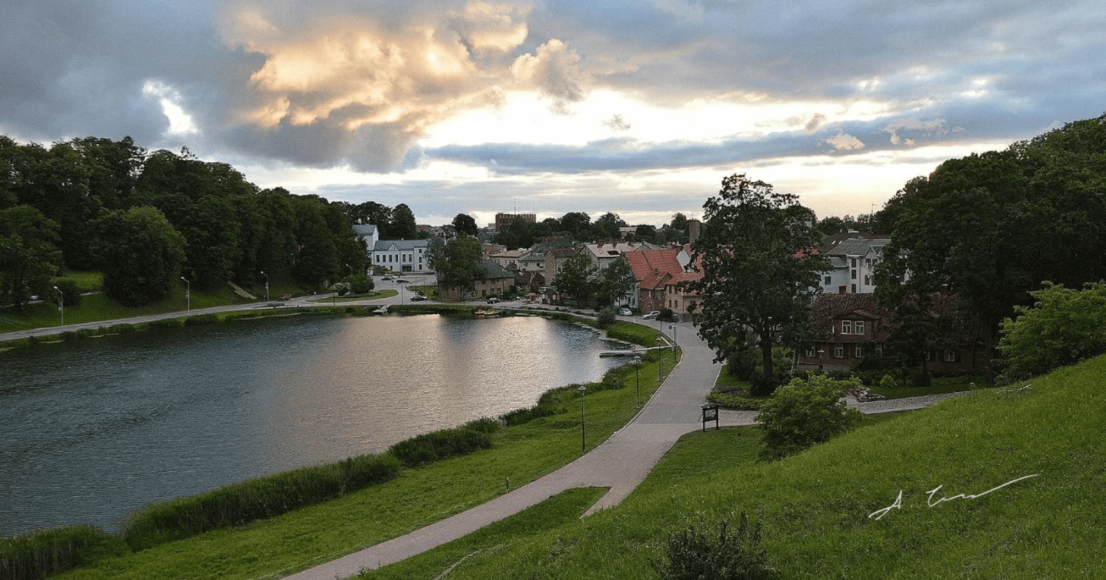 Talsi Gezi Rehberi – Letonya’nın Dokuz Tepeli Doğa Şehri